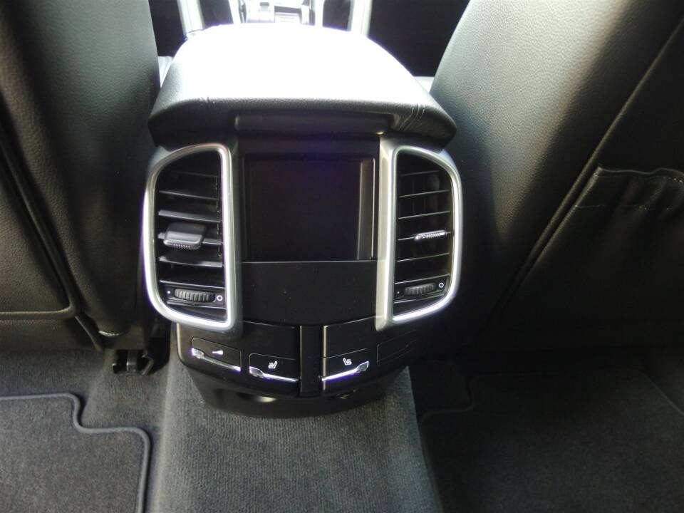 Image 71/98 of Porsche Cayenne S (2010)