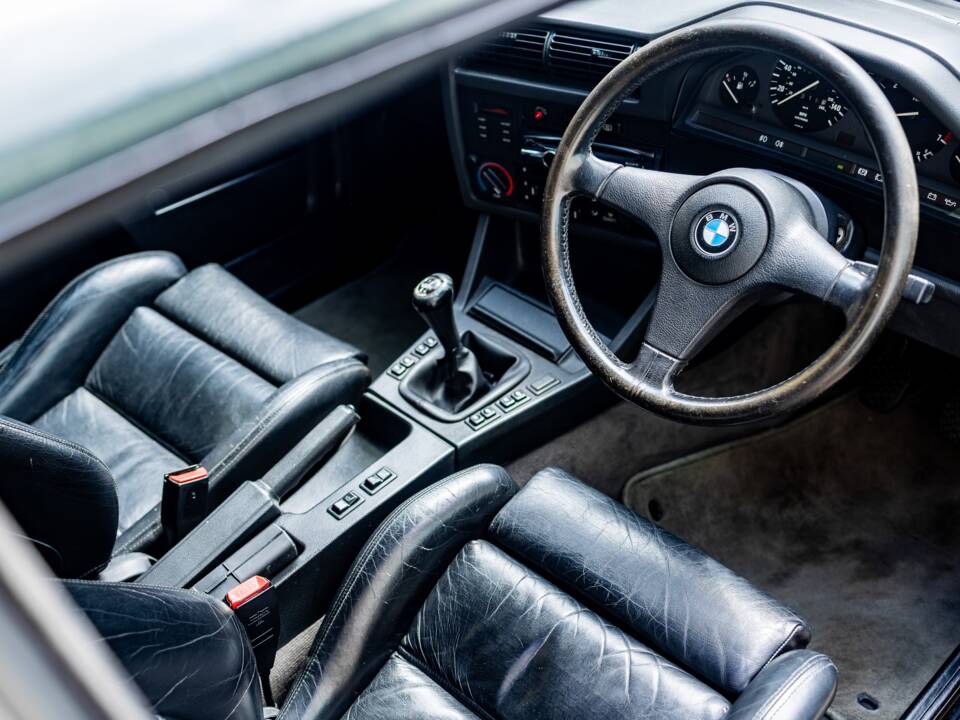 Bild 4/47 von BMW 320i (1990)