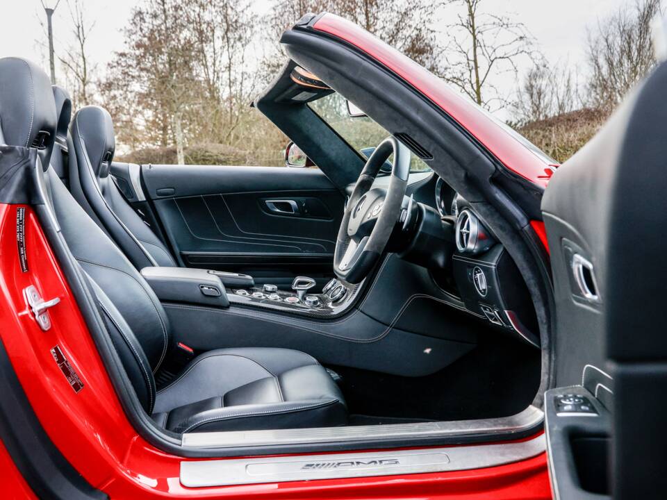 Image 37/40 of Mercedes-Benz SLS AMG Roadster (2011)