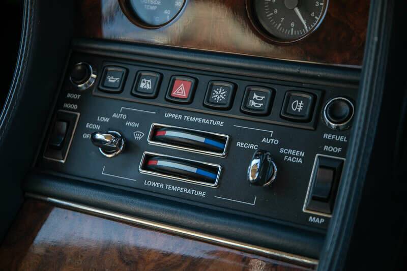 Image 21/50 of Bentley Azure Mulliner (1996)