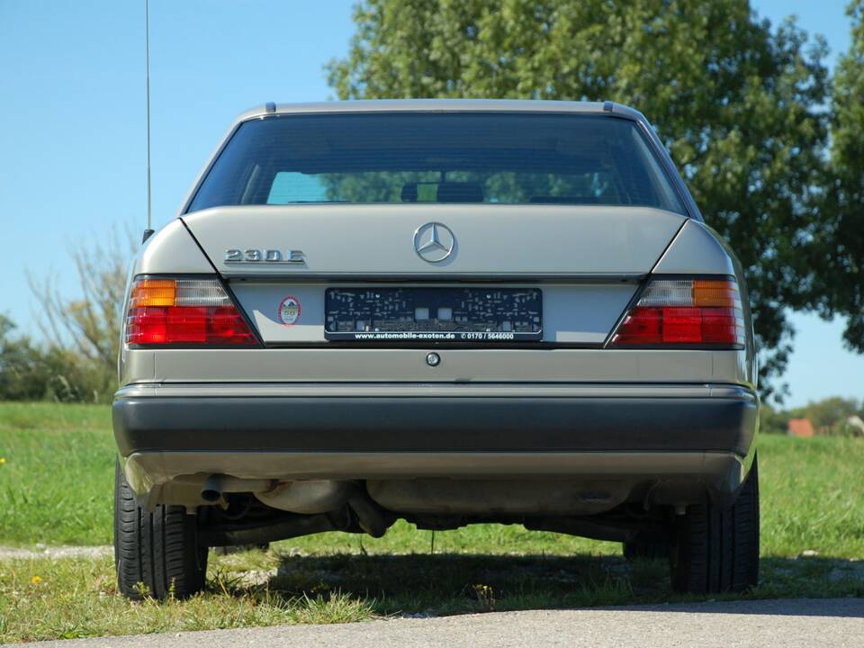 Image 8/34 of Mercedes-Benz 230 E (1992)