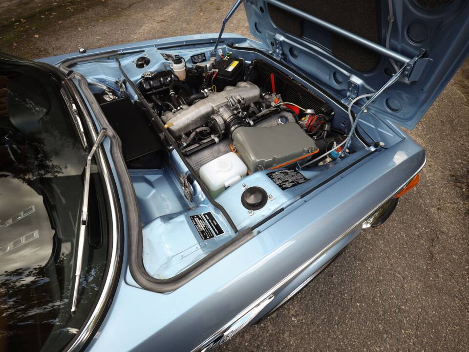 Image 22/73 of BMW 3.0 CSi (1973)
