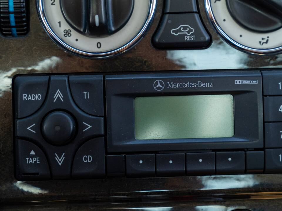 Image 32/48 of Mercedes-Benz SLK 320 (2001)