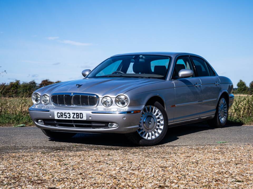 Image 1/50 of Jaguar XJ 8 4.2 (2003)