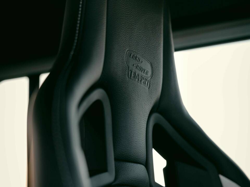 Bild 20/42 von Land Rover Defender Works V8 Trophy (2012)