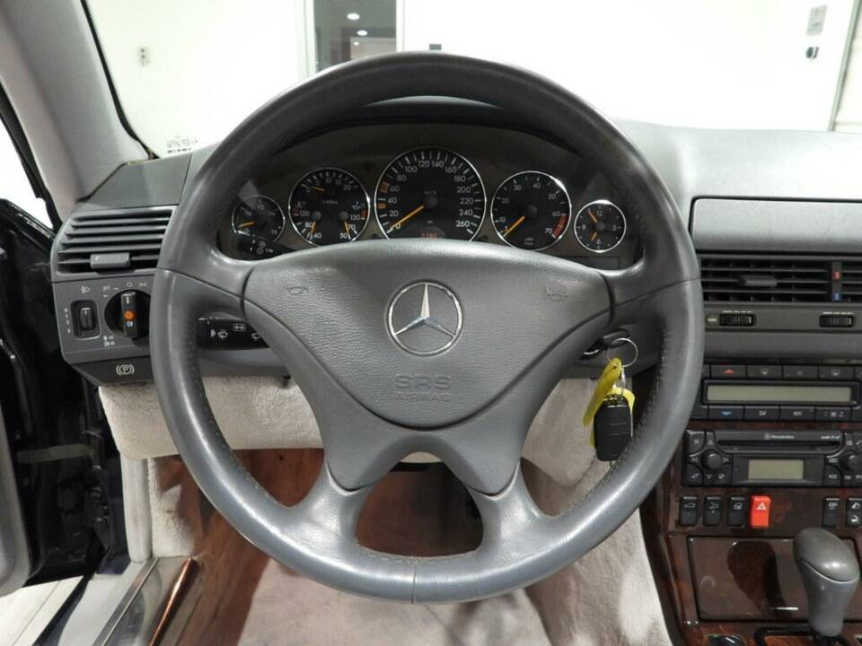 Image 6/15 of Mercedes-Benz SL 320 (2001)