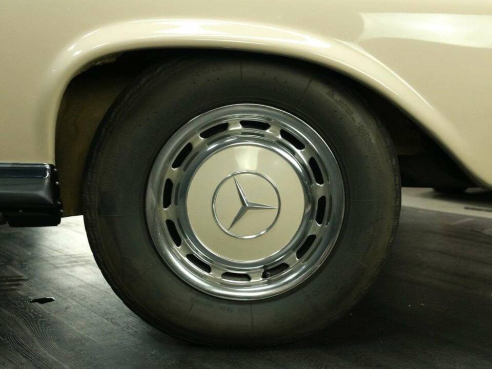 Afbeelding 50/50 van Mercedes-Benz 280 SE (1969)
