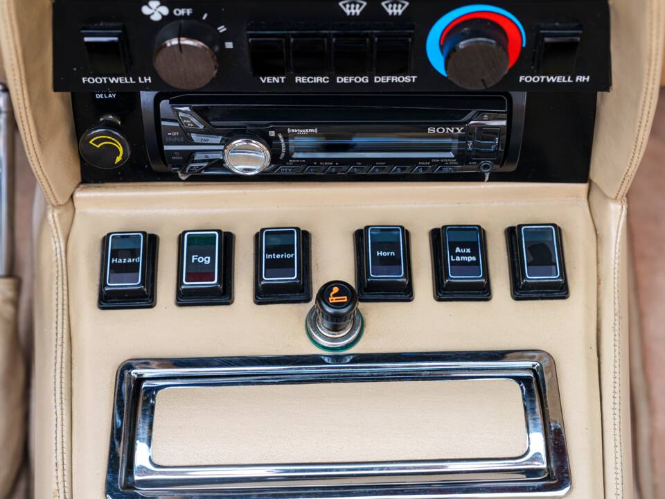 Image 22/26 of Aston Martin V8 EFi Volante (1986)