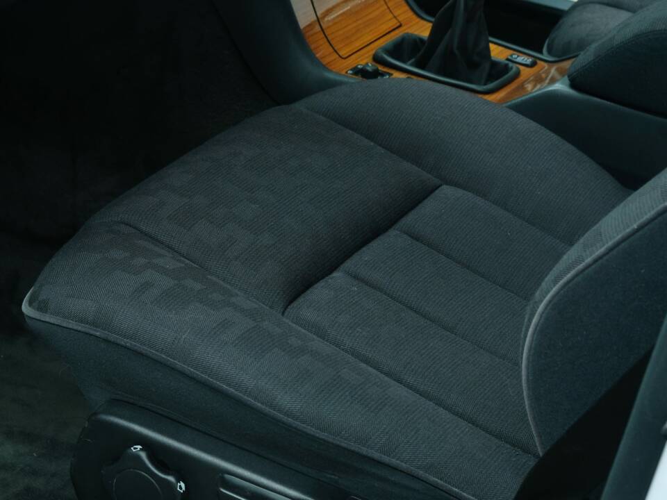Bild 38/50 von Mercedes-Benz 300 SE (1992)
