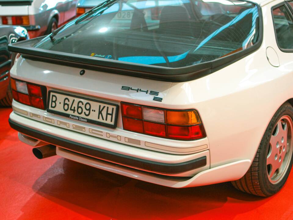 Image 6/45 of Porsche 944 S2 (1989)