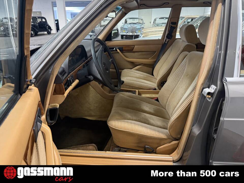 Obraz 9/15 pojazdu Mercedes-Benz 500 SEL (1982)