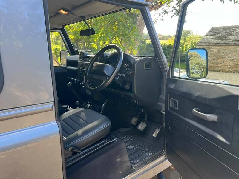 Image 2/50 of Land Rover Defender 90 (2011)