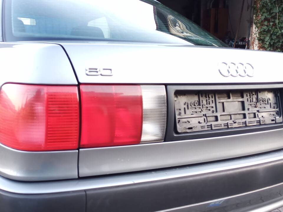 Bild 6/8 von Audi 80 - 2.0 E (1994)
