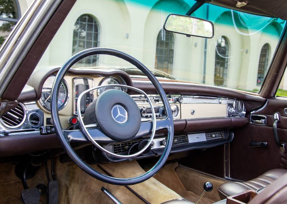 Image 46/56 de Mercedes-Benz 280 SL (1970)
