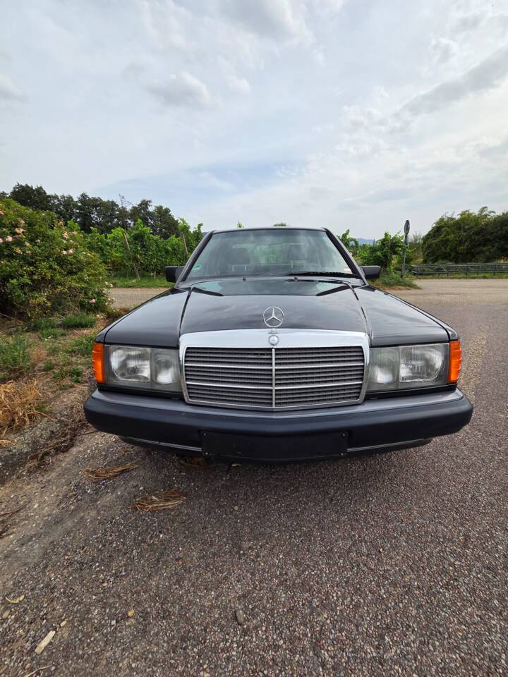 Bild 38/39 von Mercedes-Benz 190 E 1.8 (1992)
