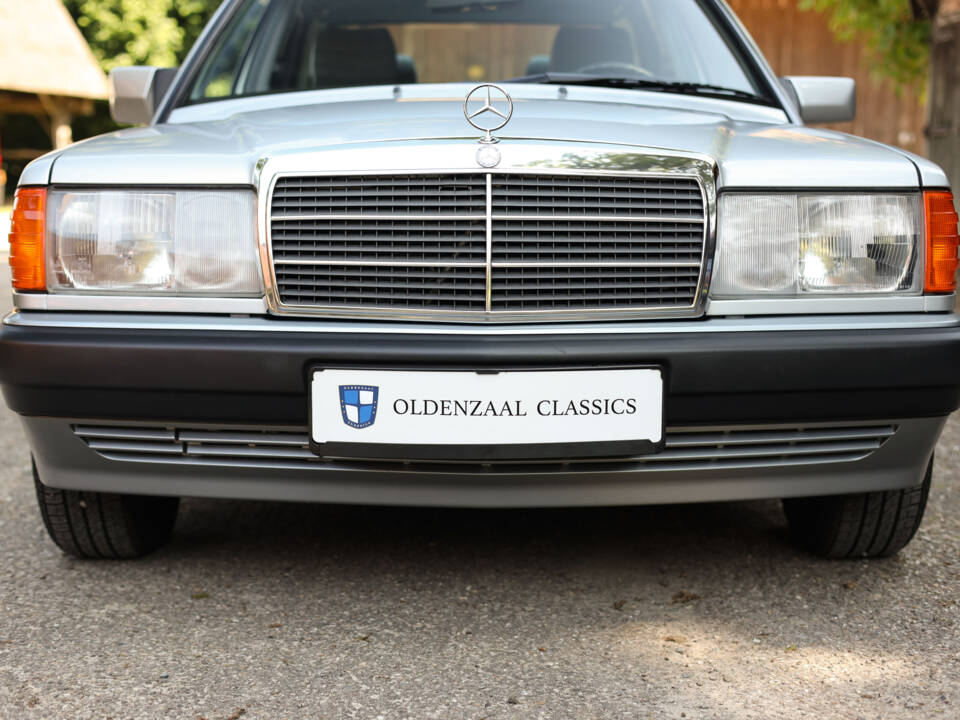 Immagine 92/100 di Mercedes-Benz 190 E 2.3 (1992)