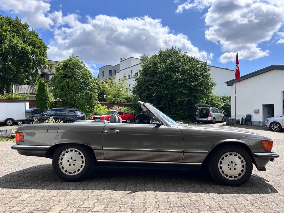 Image 32/37 of Mercedes-Benz 560 SL (1986)