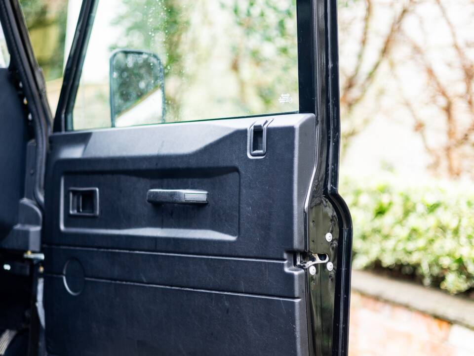 Image 46/50 of Land Rover Defender 90 (2012)