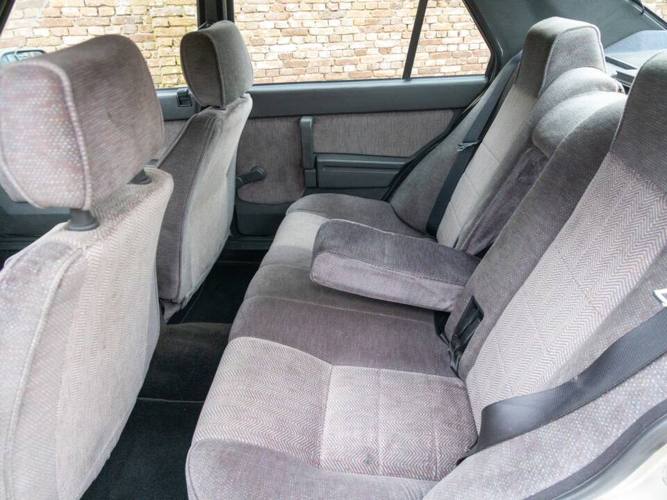 Afbeelding 24/50 van Alfa Romeo 75 2.0 Twin Spark (1988)