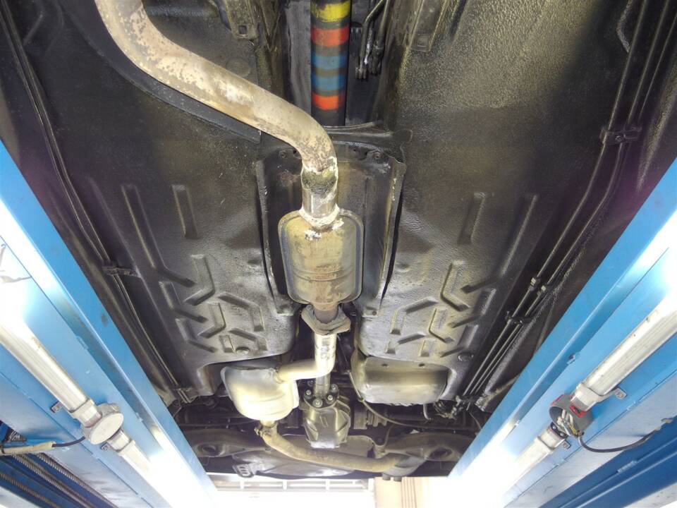 Immagine 91/98 di Mercedes-Benz 190 E 2.3-16 (1985)