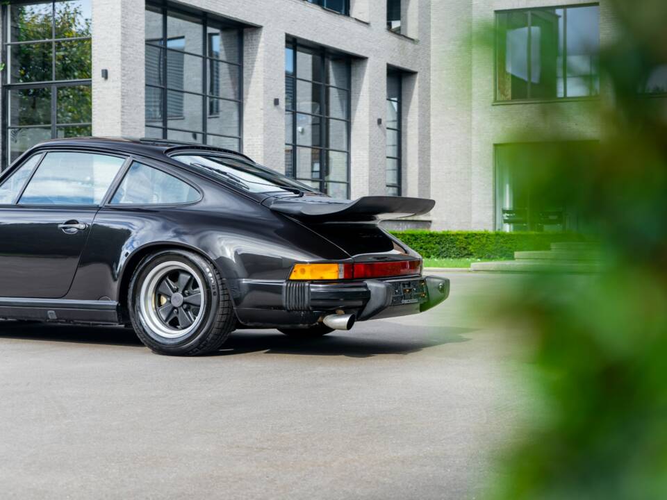 Image 4/33 de Porsche 911 Carrera 3.2 (1987)