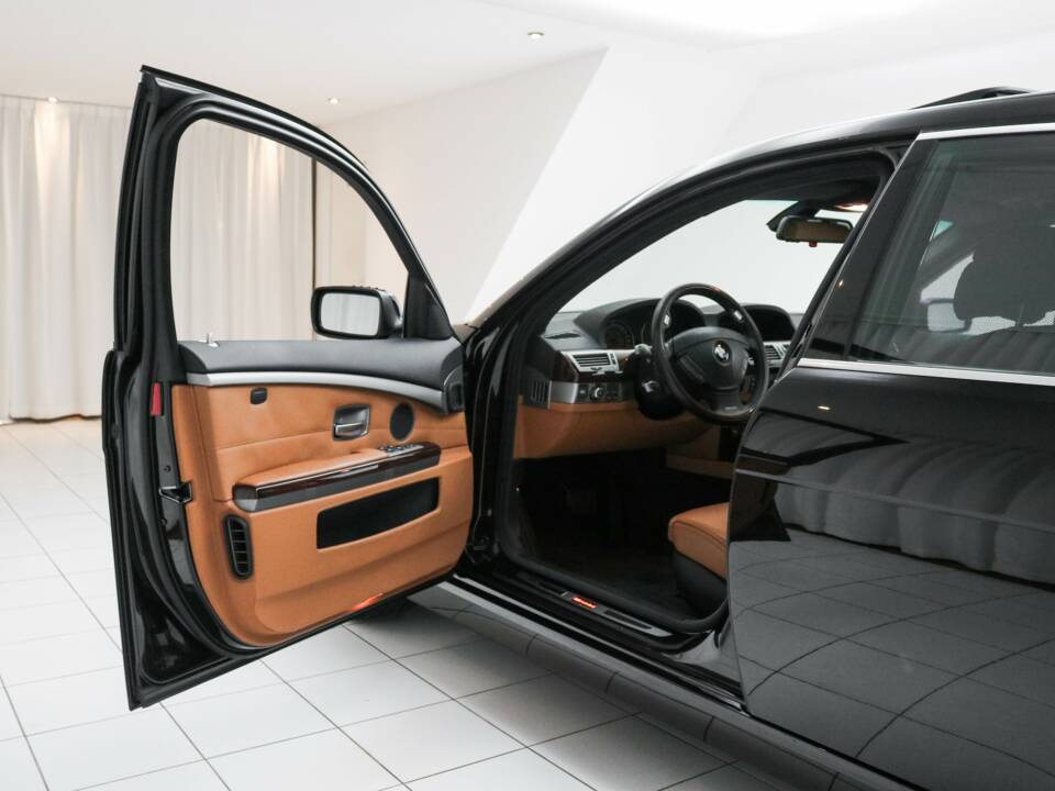 Bild 4/18 von BMW 760i (2005)