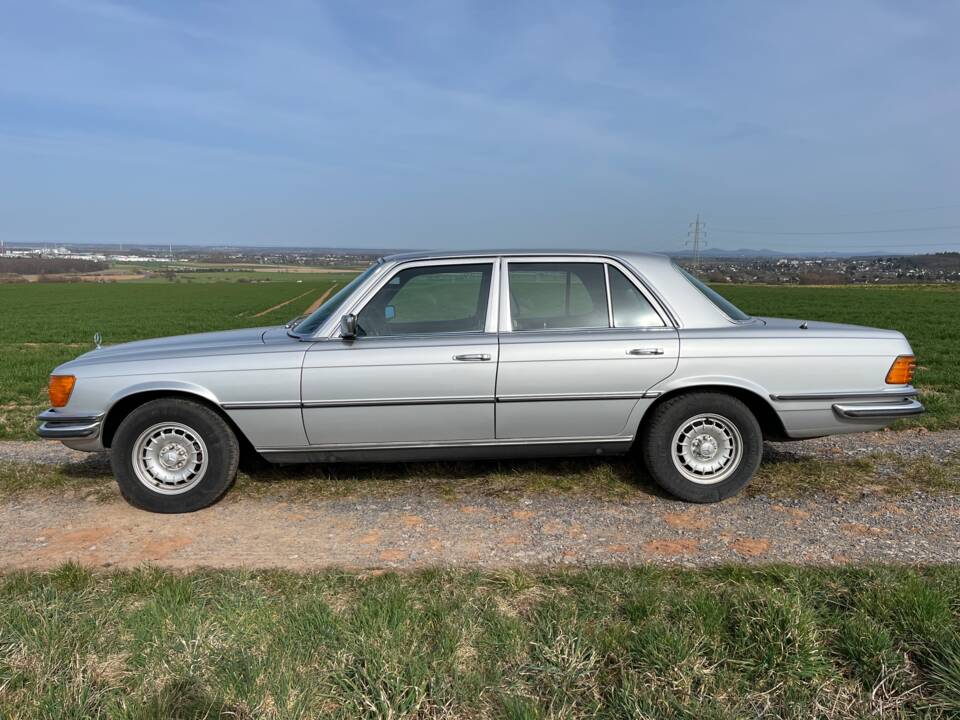 Image 4/17 de Mercedes-Benz 280 SE (1977)