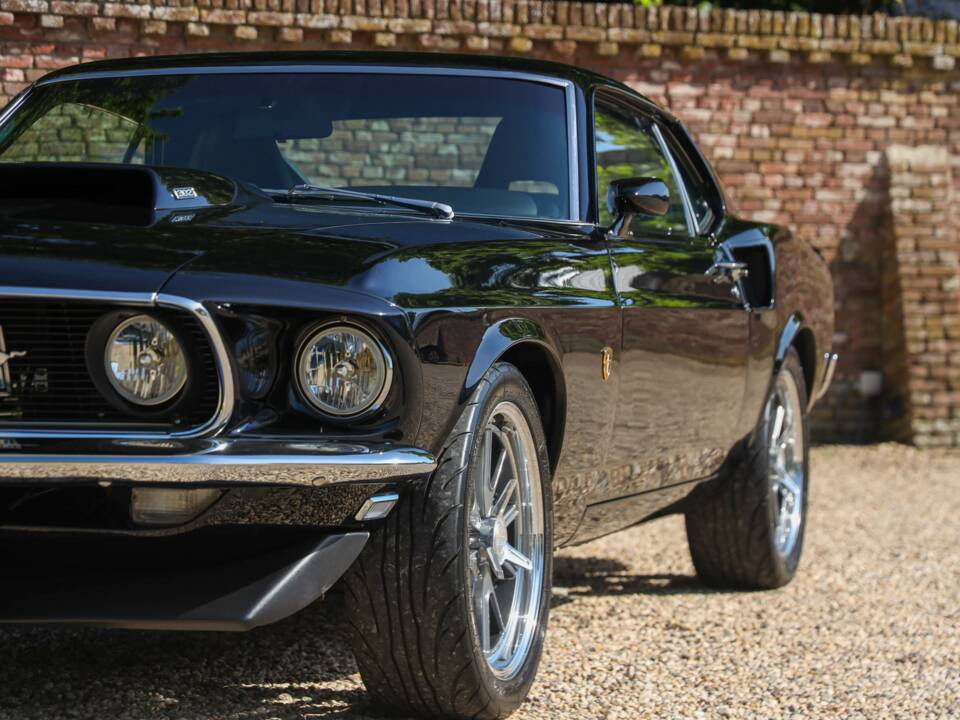 Image 13/50 of Ford Mustang 302 (1969)