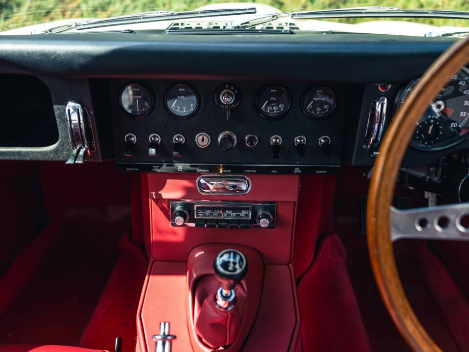 Image 39/50 de Jaguar Type E 3.8 (1963)