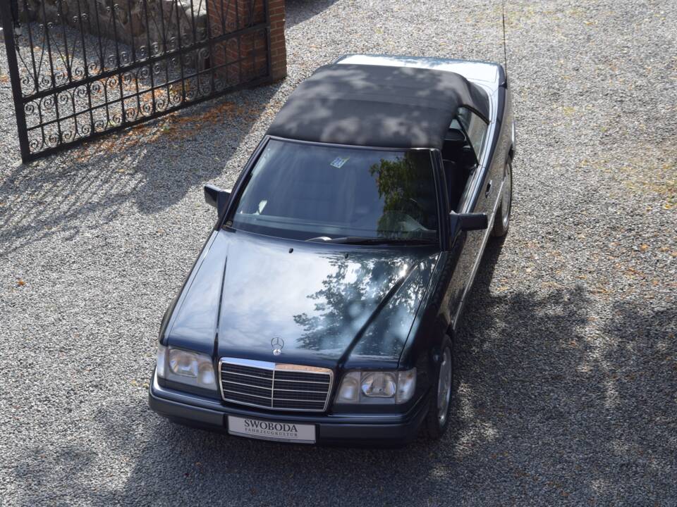 Image 6/15 of Mercedes-Benz E 200 (1997)