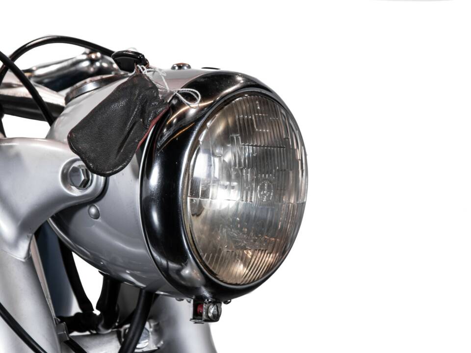 Imagen 8/25 de Beta DUMMY (1953)