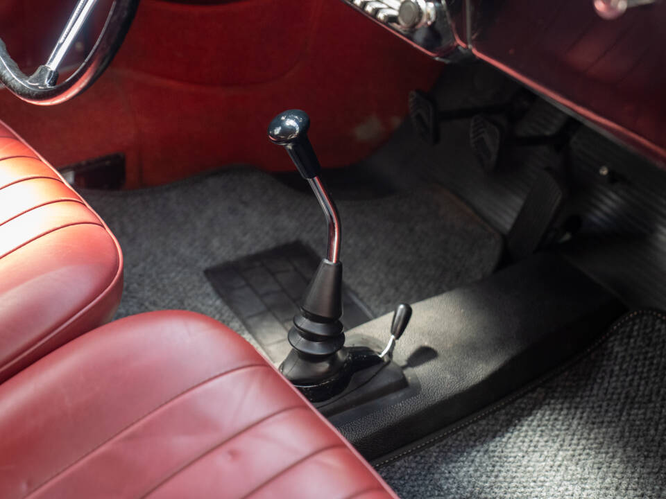 Image 14/24 of Porsche 356 B 1600 (1961)
