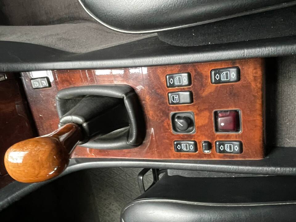 Immagine 5/22 di Mercedes-Benz E 200 (1995)