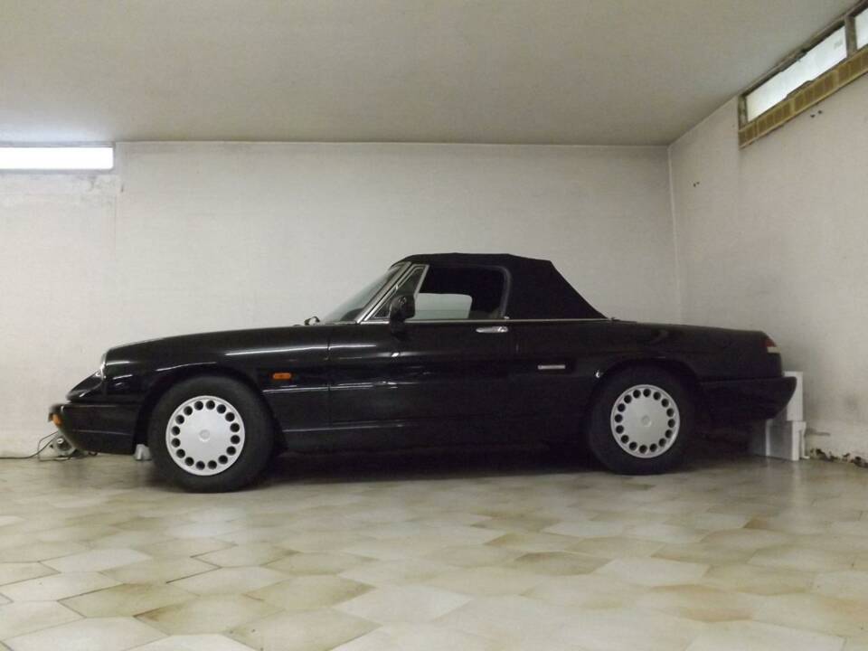 Image 3/50 of Alfa Romeo 1.6 Spider (1991)