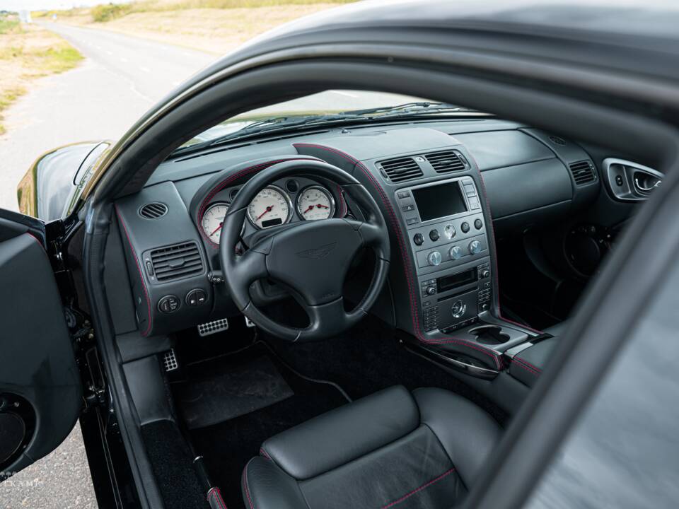 Image 14/23 de Aston Martin V12 Vanquish S Ultimate Edition (2007)