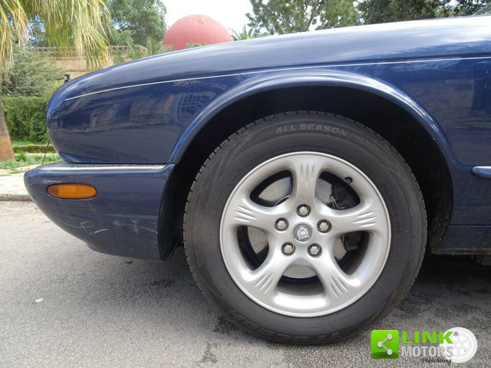 Bild 9/10 von Jaguar XJ 8 Sovereign (1999)