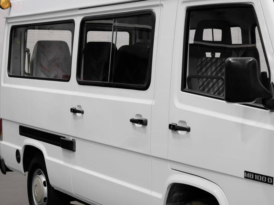 Immagine 27/43 di Mercedes-Benz MB 100 D lang (1993)