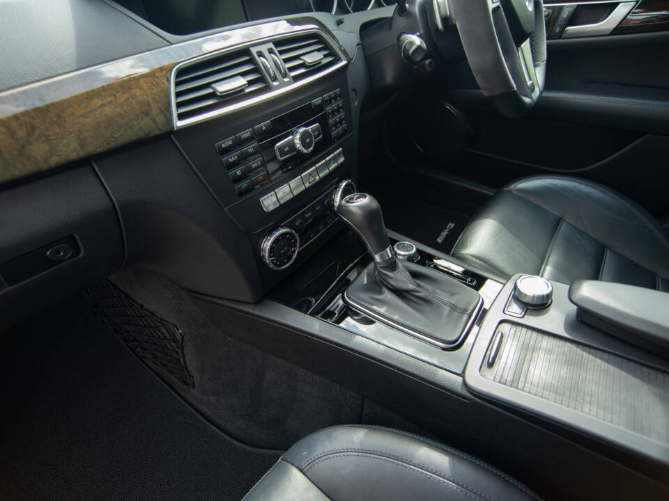 Bild 17/25 von Mercedes-Benz C 63 AMG T (2012)