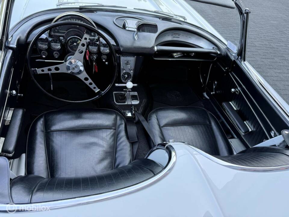 Image 12/24 of Chevrolet Corvette (1962)