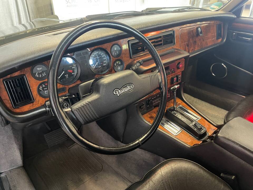 Image 11/18 of Jaguar XJ12 6.0 (1993)