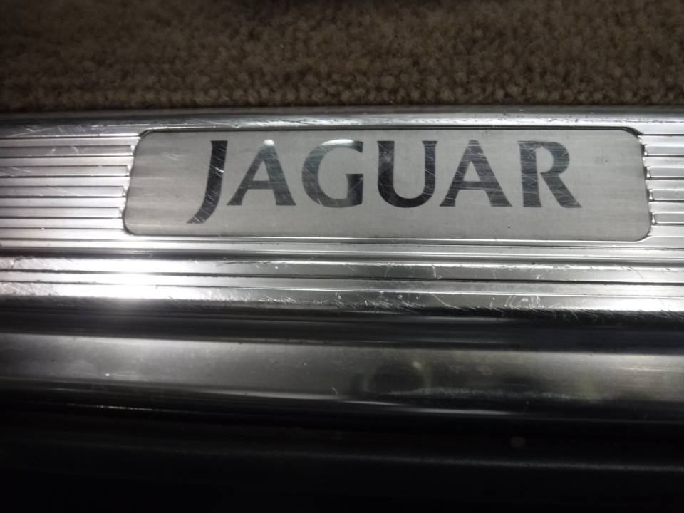 Immagine 37/50 di Jaguar XJS 6.0 (1995)