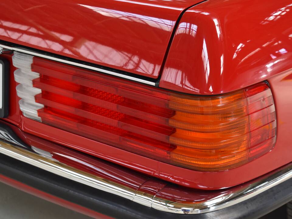 Image 28/94 of Mercedes-Benz 560 SL (1988)