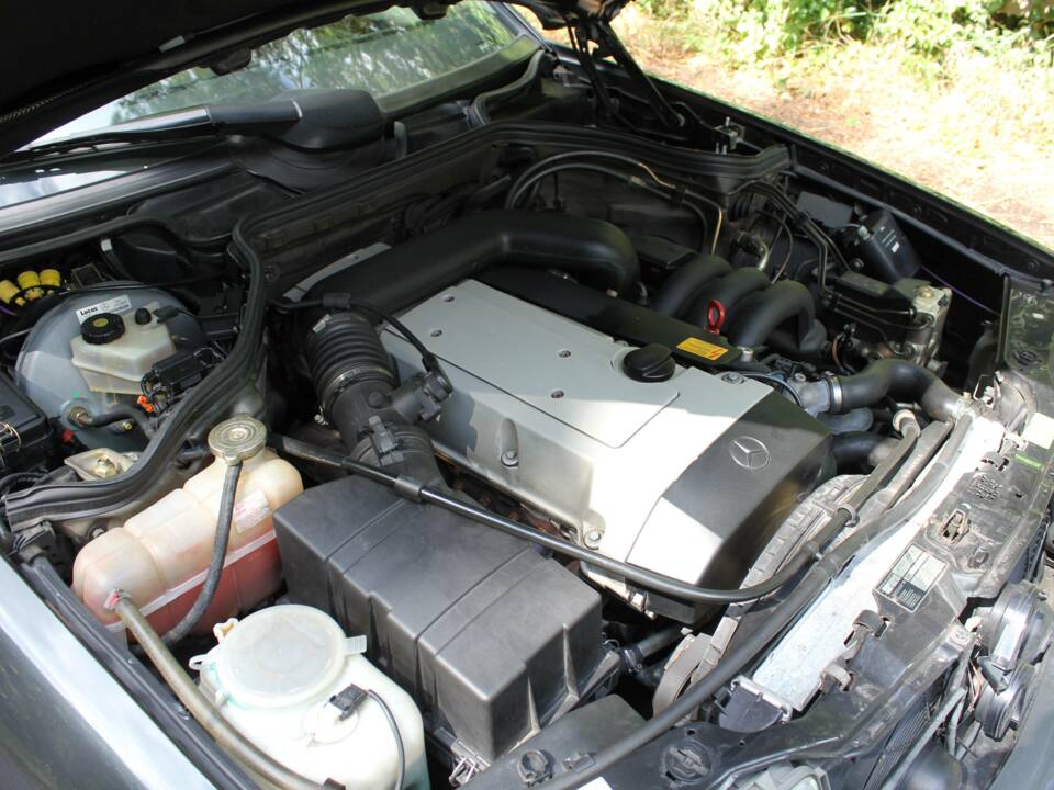 Bild 18/22 von Mercedes-Benz E 320 (1994)