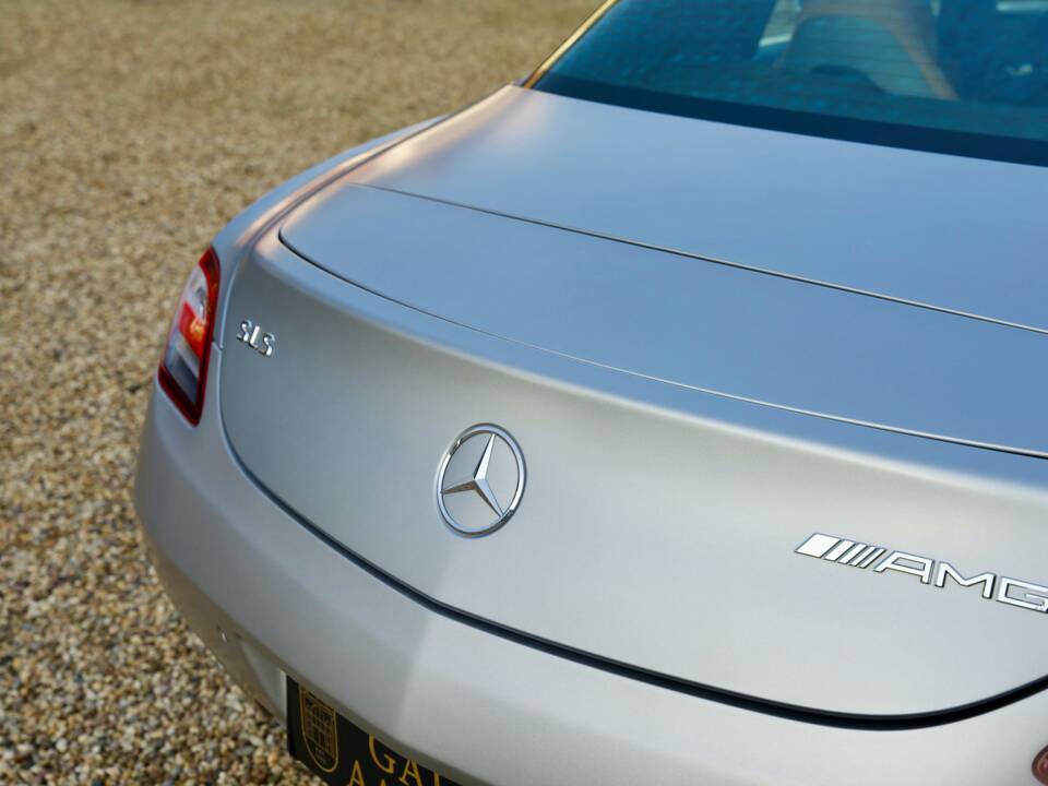 Image 25/50 de Mercedes-Benz SLS AMG (2011)