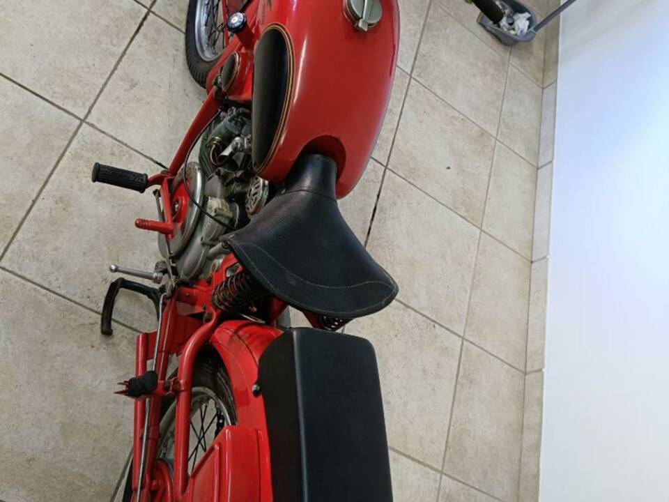 Afbeelding 23/39 van Moto Guzzi DUMMY (1950)