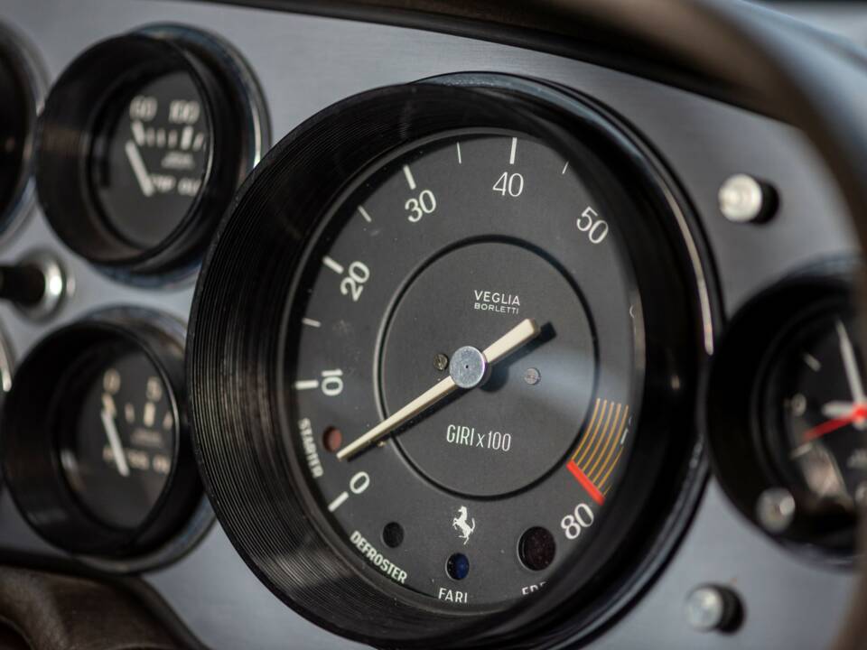 Image 35/50 de Ferrari 365 GTB/4 Daytona (1973)