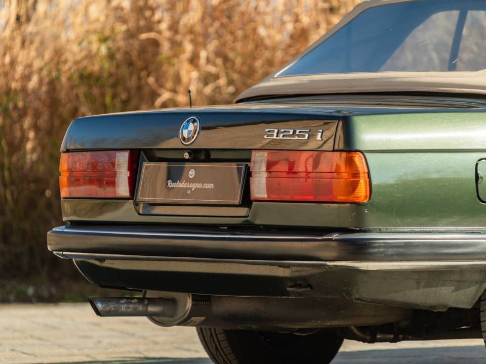 Image 18/43 of BMW 325i (1986)