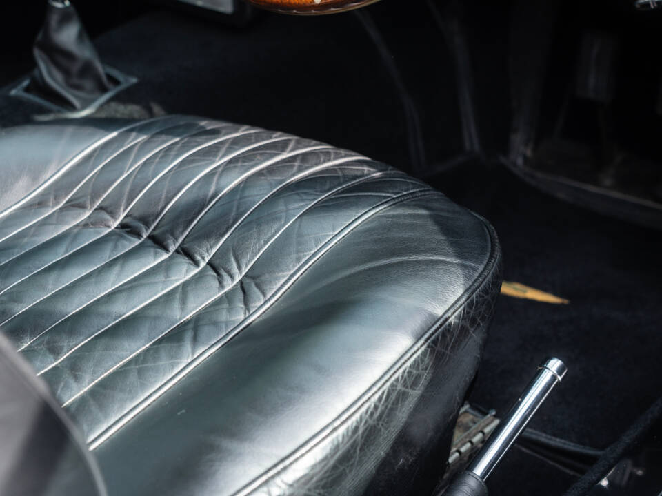Imagen 35/49 de Aston Martin DB 6 Mk II (1970)