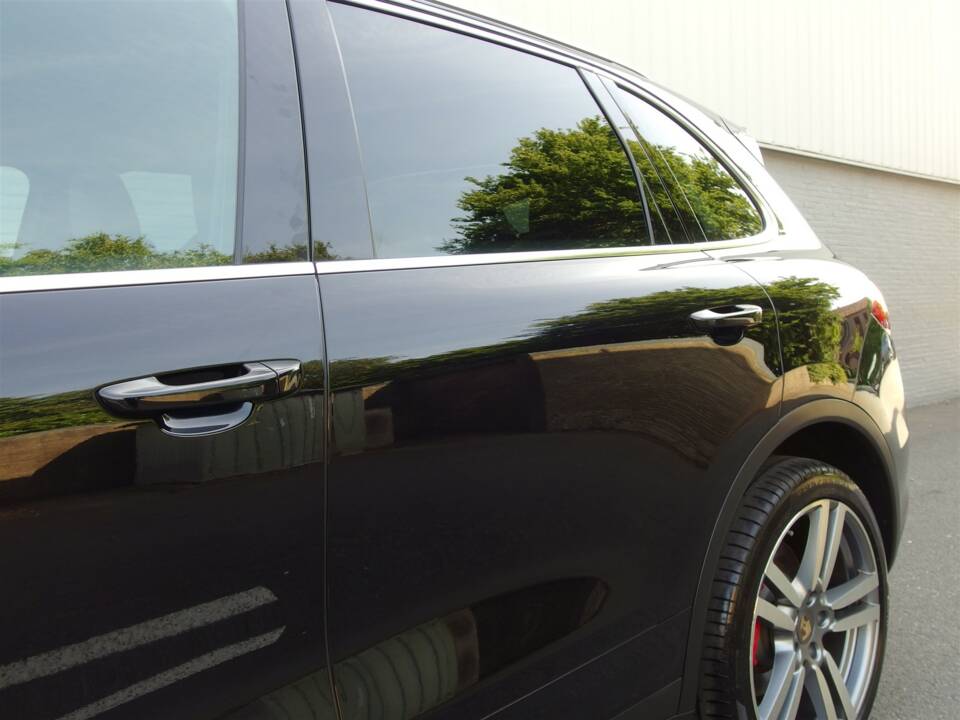 Bild 30/98 von Porsche Cayenne Turbo (2010)