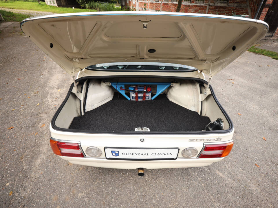 Image 30/80 de BMW 2002 (1975)